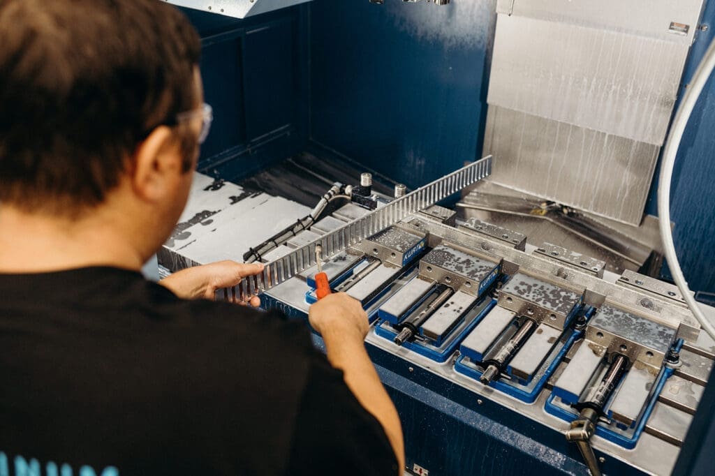 Using water jet to cut aluminum